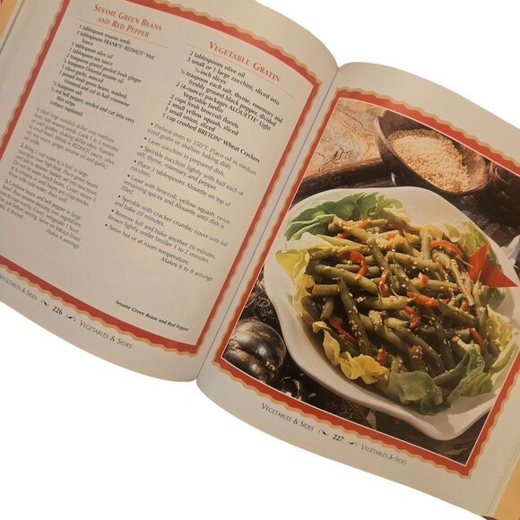 Favorite Brand Name Cookbook Best Loved Holiday Recipe Book Christmas - Picture 11 of 16